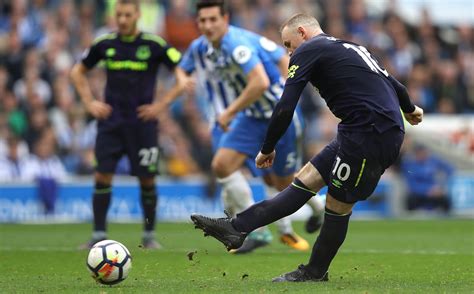 Old photos have emerged of wayne rooney having a mad one pic.twitter.com/ltt9ayrfhj. Wayne Rooney Switches Into Nike T90 II - SoccerBible