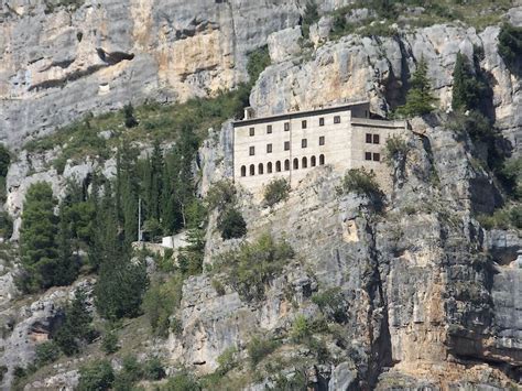 Sulmona è un comune italiano della provincia di aquila in della regione di abruzzo. Eremo di Sant'Onofrio al Morrone - Sulmona (AQ)