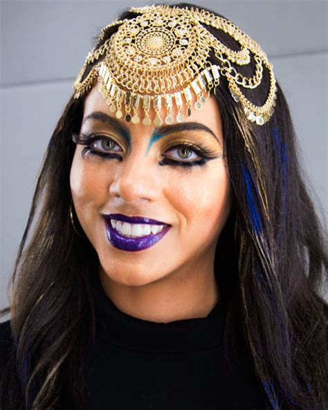 halloween makeup idea cleopatra makeup tutorial in 10 easy steps glamour