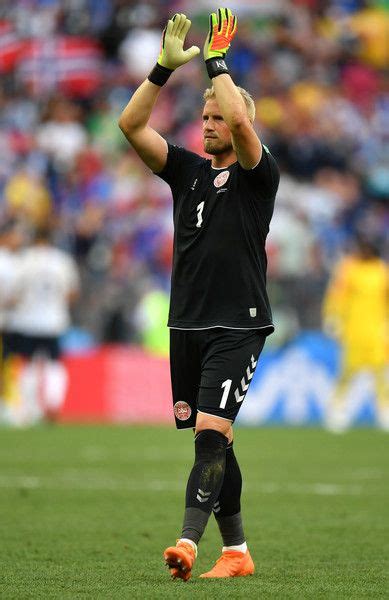 Kasper schmeichel is a danish professional football player who best plays at the goalkeeper position for. Kasper Schmeichel Photostream | Kasper schmeichel, Sports ...