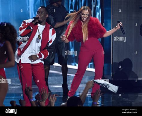 Sean Diddy Combs Left And Faith Evans Perform At The Bet Awards At