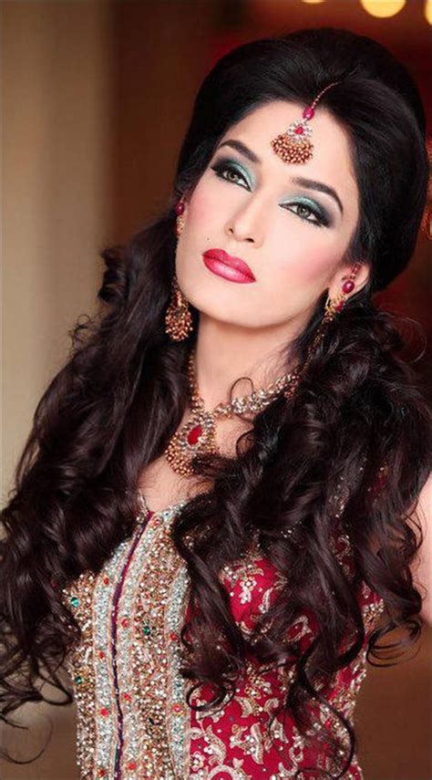 See more ideas about indian wedding hairstyles, indian wedding, wedding hairstyles. Hindu Bridal Hairstyles: 14 Safe Hairdos For The Modern Day Bride