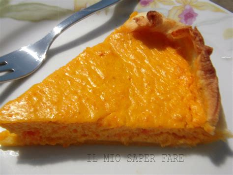 Sbucciate e tagliate a rondelle carote e patate. Torta salata alle carote