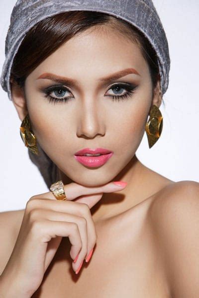 Tuy nhiên khán giả không khỏi bức xúc vì phản ứng điệu, chảnh, có phần lố của cô. Picture of Vo Hoang Yen