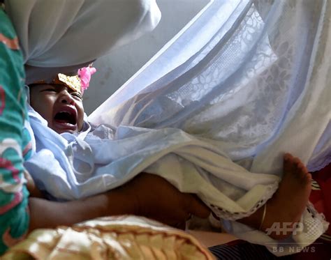女性器切除の是非インドネシアで論争過熱 写真8枚 国際ニュースAFPBB News