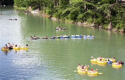 Photos Tubers Unofficially Kick Off Summer Season At Comal Guadalupe Rivers On Memorial Day