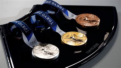 En caso de haber empate, se ordena de igual forma contando las medallas de plata y, en caso de mantenerse la igualdad, se cuentan las medallas de bronce. Juegos Olímpicos de Tokio: así va la tabla de medallas ...