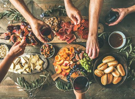 26 Fun Friendsgiving Food Ideas From Gourmet To Semi Homemade