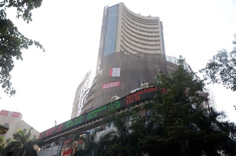 Ace investors rakesh jhunjhunwala's wife rekha jhunjhunwala increased her stake in ncc in the september quarter (q2), the company's shareholding pattern on bse showed. Rakesh, Rekha Jhunjhunwala sell 4.2 million shares of ...