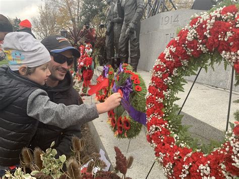 Hundreds Gather To Remember The Fallen Brantford Expositor