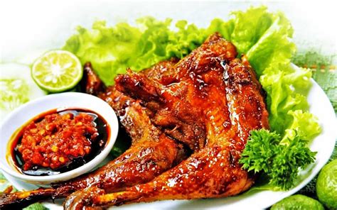 Ayam bakar kecap menjadi menu alternatif untuk disajikan kepada keluarga. Ayam Bakar Pedas Manis | Reseppedia.com