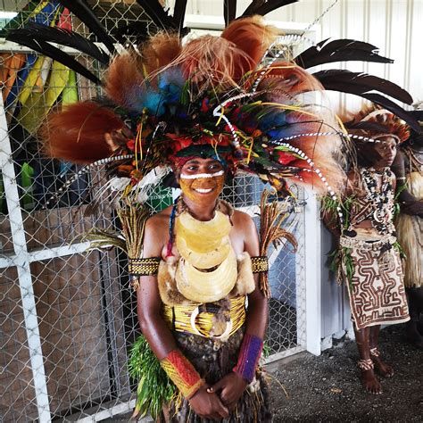 this-papua-new-guinean-woman-in-traditional-tribal-dress-at-the-morobe