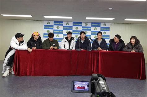 Mengutip dari soompi.com, hal tersebut diketahui dari tayangan running man episode terbaru (455) di mana para member harus menjawab dengan cepat deretan pertanyaan. Cerita Cinta Lee Kwang Soo & Lee Sun Bin Akan Dibongkar di ...