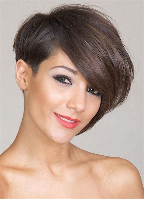 Asymmetrical haircuts won't look so dull on fine hair because they will get a lot of definition thanks to those layers and a pastel purple ombre. 2020 Latest Symmetrical Short Haircuts