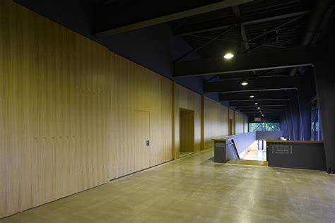 Eine ausgediente produktionshalle sollte zu einem „haus der generationen mit bürgersaal, bühne, bewirtungsbereich, vereinsräumen, bücherei, jugendzentrum u.a. Haus der Generationen - Neumann & Heinsdorff