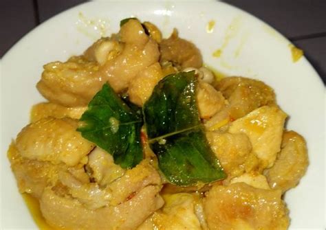 Kunyit, jahe, serai, cabai merah, bawang putih, dan beberapa bumbu mistos. Resep Rica-rica ayam pedas oleh Cece Maril - Cookpad