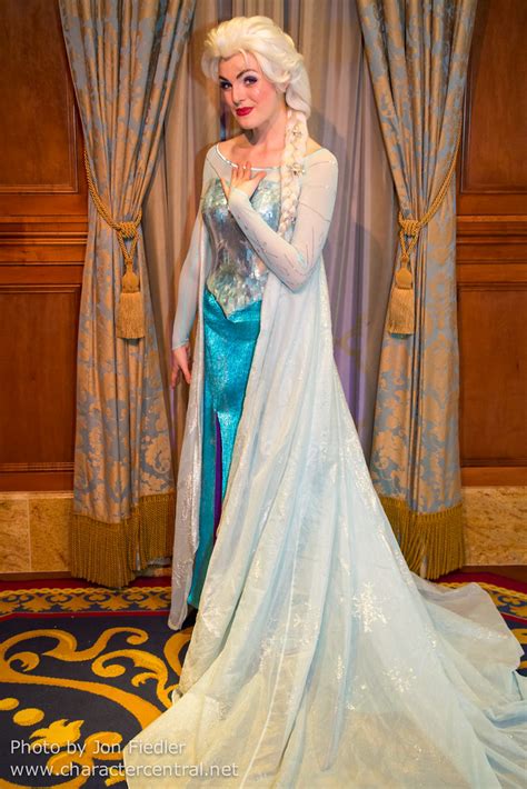 Elsa At Disney Character Central
