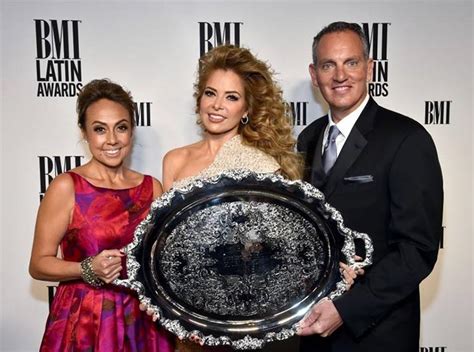 gloria trevi recibe el president s award en la entrega de los premios latinos bmi 2016
