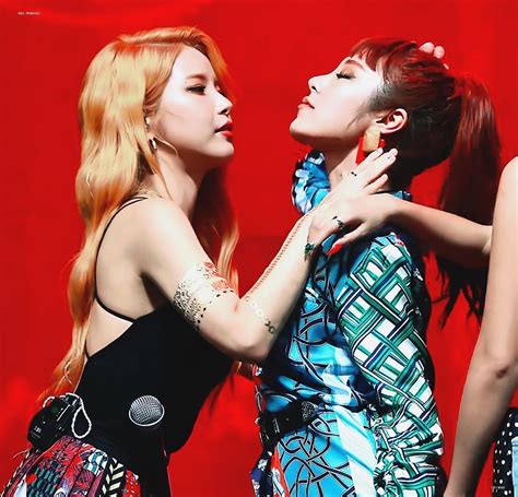 Menos triste do que parece. Solar & Wheein Mamamoo 180716 #EGOTISTIC