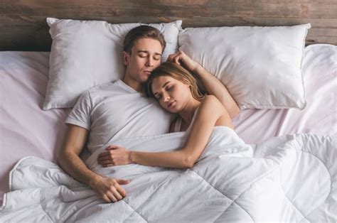 Cuddling In Bed The Best Positions And How To Cuddle Dreams