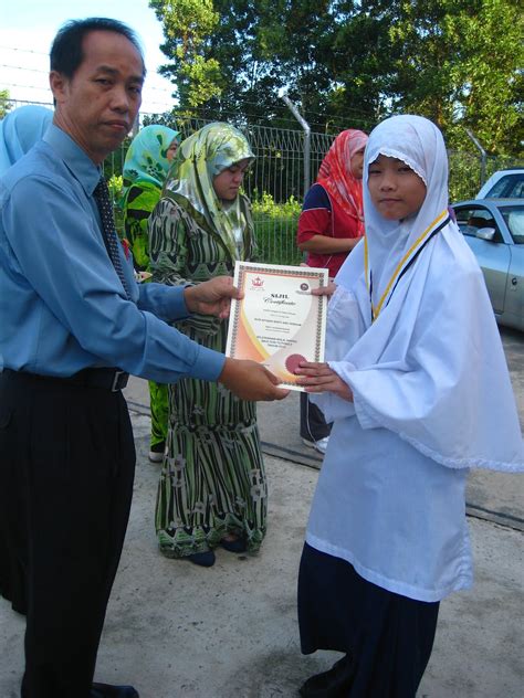 Selepas 6 tahun di sekolah rendah dan 5 tahun di sekolah menengah. SEKOLAH RENDAH PENAPAR TUTONG II: Penyampaian Medal ...