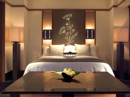 Se sigue utilizando el rosa claro, y otras tonalidades muy pálidas y delicadas del rosado, algunas mezcladas sutilmente con un poco de gris. Decorar un dormitorio de lujo