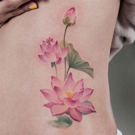 Big And Colorful Lotus Tattoo Tattoosonback Tattoo Bunt Lotusblume Tattoo Shape Tattoo Color