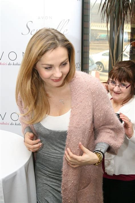 Małgorzata socha chętnie użycza także swojego głosu w filmach dubbingowanych. Małgorzata Socha przestała ukrywać CIĄŻĘ! Już widać BRZUSZEK!