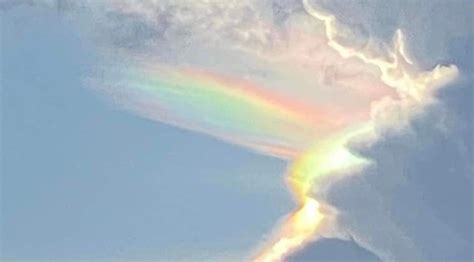 This Beautiful Fire Rainbow Was Just Captured Over Florida