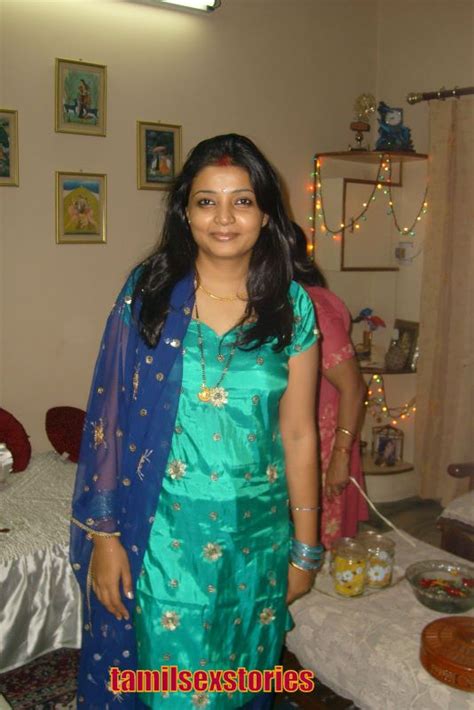 Aunties And Actress Tamil Hot Aunties Photos