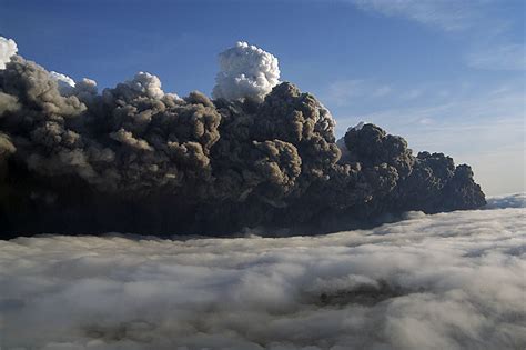 Ce vendredi, l'islande a connu une éruption volcanique non loin de la capitale. SwissEduc - Stromboli online - Island