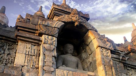 Borobudur Temple - DESTINATIONS UNKNOWN