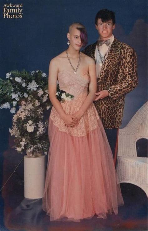 Painfully Awkward Prom Photos That Are Surprisingly Real