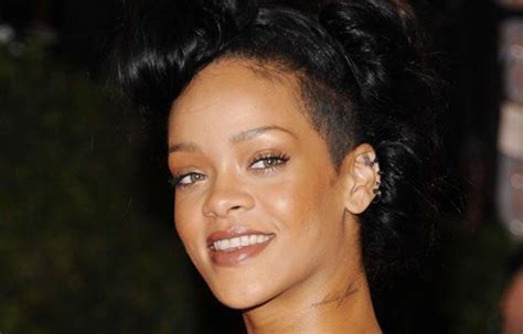 Une Doublure Fesses Pour Rihanna Charlize Theron Sest Rasé La Tête