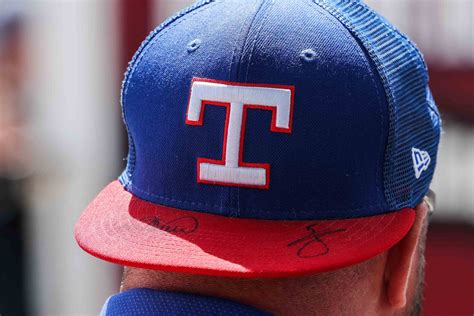 Photos Texas Rangers Fans Pack In Tight At Teams New Ballpark For Its