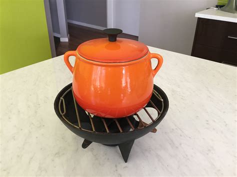 Usually a creuset with an imperfection like that would be sold as a second for a discount. Vintage COUSANCES / Le CREUSET Cast Iron Enamel FONDUE Pot ...
