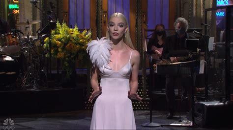 ‘snl Anya Taylor Joy Welcomes First Full Audience Since Beginning Of