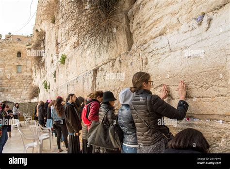 Praying At The Wailing Wall Jerusalem Israel Stock Photo Alamy
