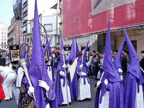 Por qué los nazarenos de Semana Santa llevan capirote