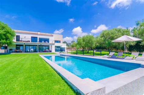 Freuen sie sich auf privatpools, parkplätze auf dem gelände und einen fernseher. Villa Famosa Mallorca mit beheizbarem Pool von privat