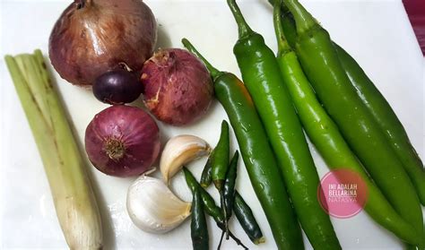 Tumis sebentar dengan minyak kelapa. Resepi Ayam Masak Sambal Hijau Vol 2 | Ini Adalah ...