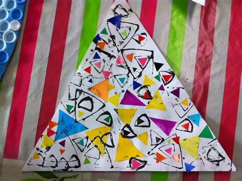 Les Triangles Collage Et Empreintes Immagini Di Scuola Attività Di