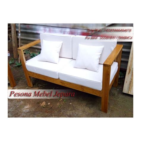 Semua rangka dari sofa tamu minimalis modern ini terbuat dari kayu jati tanpa kita campur dengan kayu selain jati. Kursi Sofa Jok Minimalis Kayu Jati Pesona Mebel Jepara