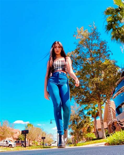 Fall Outfits Tall Girls Dynamic Poses Tight Jeans Tall Women Pixies Photomontage Pov Draw
