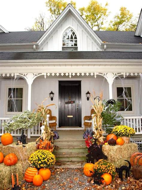 Celebrate the glorious season of autumn with fall décor from country door! 25 Splendid DIY Outdoor Fall Decorations - A Piece Of Rainbow