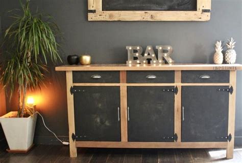 La télévision occupe une place importante dans le salon. Meuble, buffet de style industriel vintage Bois recyclé ...