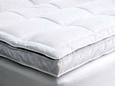 Toppers are primarily designed to adjust the feel of a mattress by making it softer or firmer, but they can also protect the bed's surface from wear. Hotel Luxury Collection - Hotel Mattress Toppers