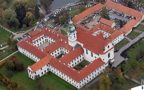 Benediktini Zaplatí 15 Milionu Za Pokácení Lip V Břevnovském Klášteře