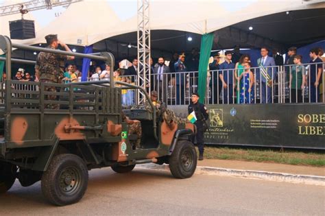 desfile aéreo Bicentenário da Independência do Brasil é comemorado