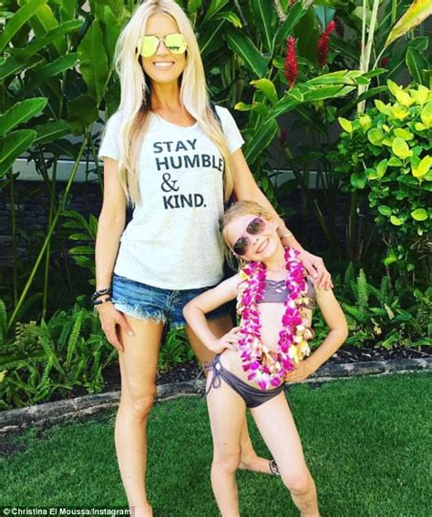 Flip Or Flop S Christina El Moussa Shows Off Bikini Body Daily Mail